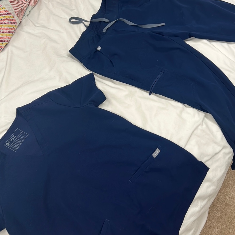 FIGS Navy blue scrubs!